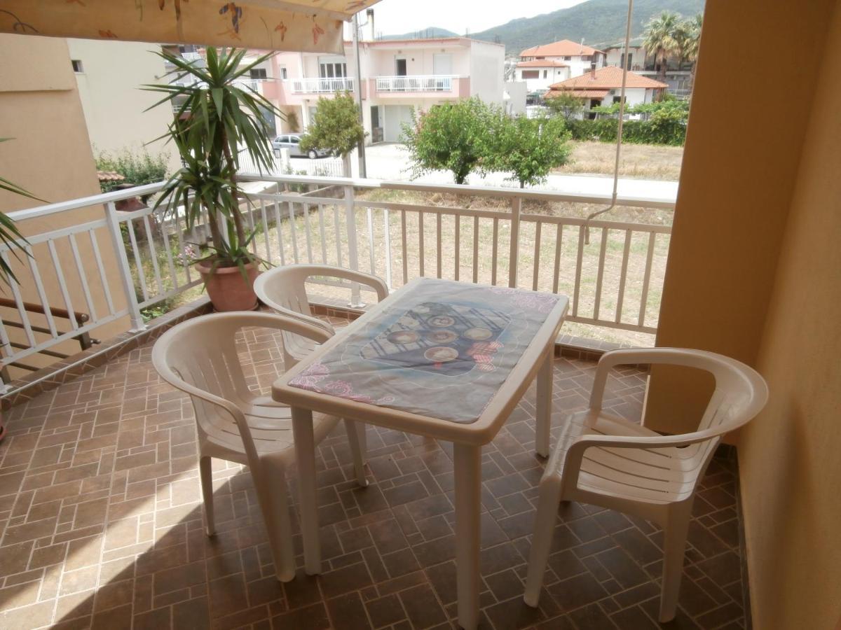 Villa Finikas Vrasná Exterior foto